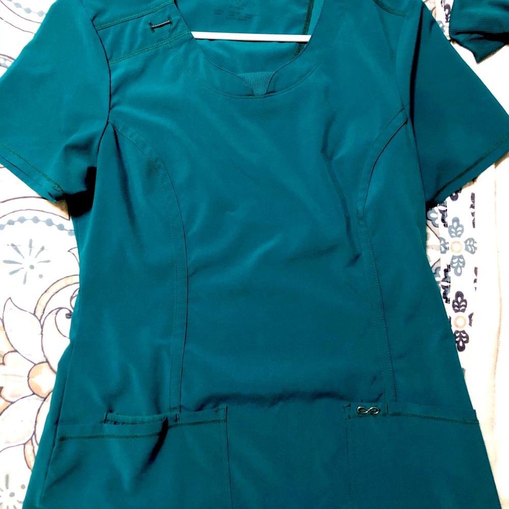 Green Cherokee infinity scrub top